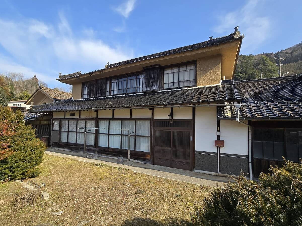 1920s wood house on a large plot in Hiroshima
