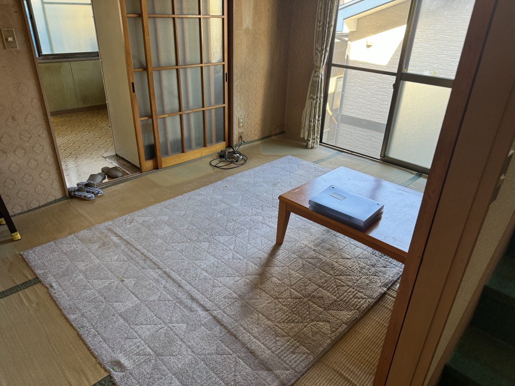 1970s wood house, 13-min walk to station, Akita