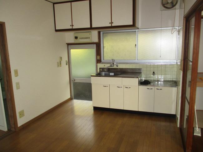 1970s wood house, 17-min walk to station, Okayama