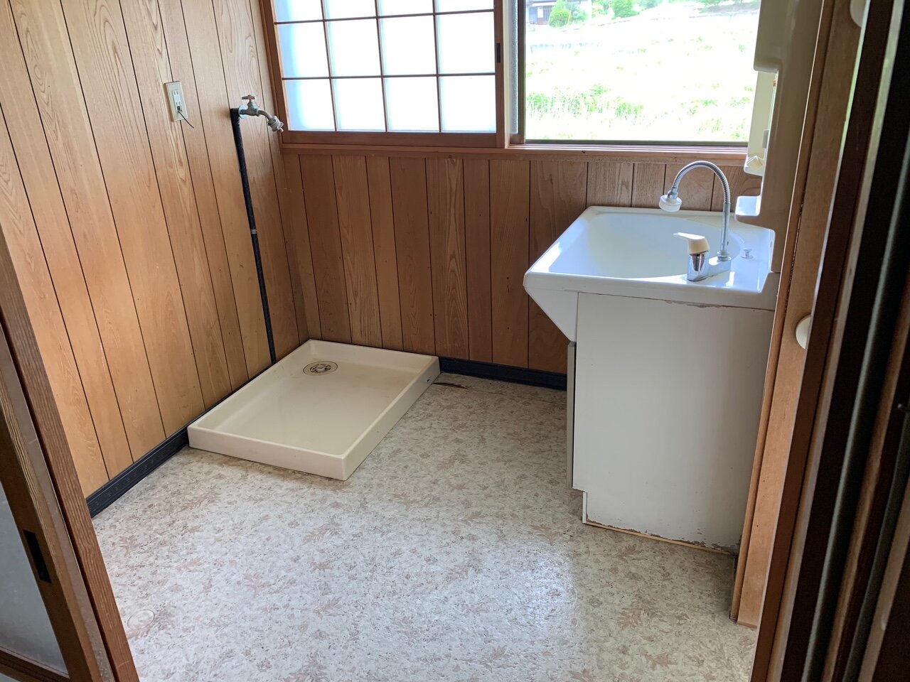 Wood house on a large plot in Okayama