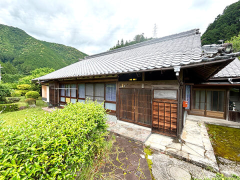 Wood house with outbuildings in Nara
