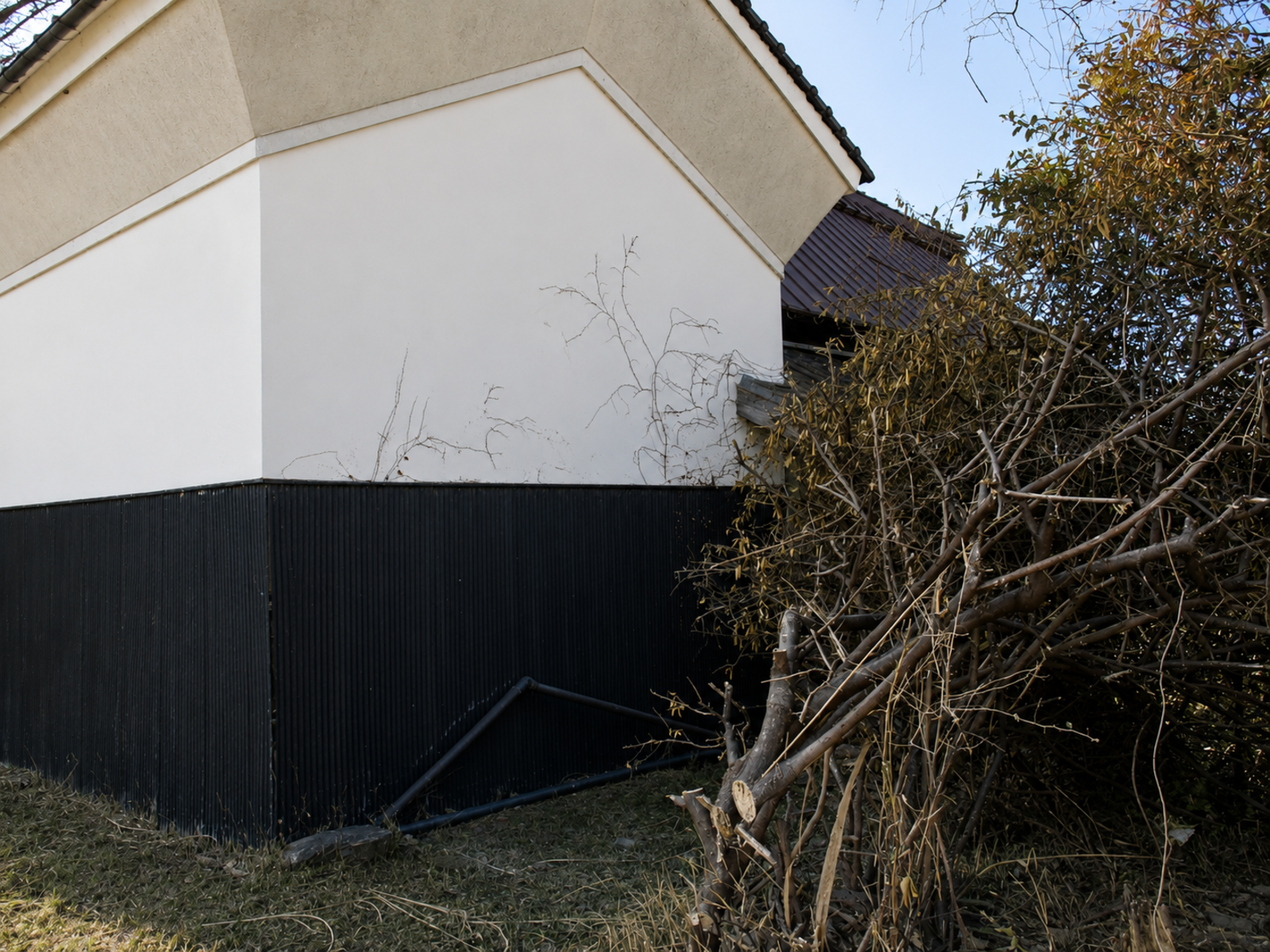 1960s wood house on a large plot in Hyogo