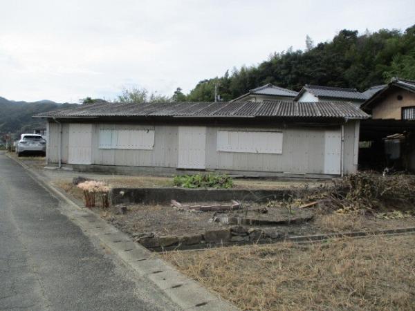 House, 14-min walk to station, Ehime