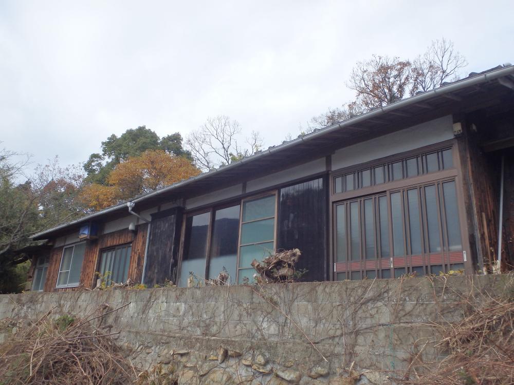 1970s wood house on a large plot in Kagawa
