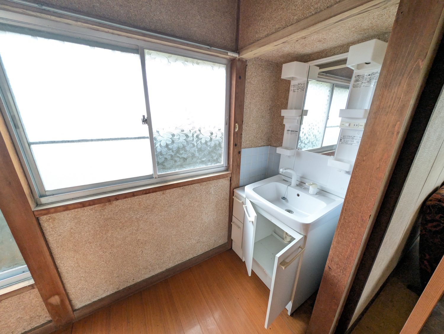 1970s wood house, 6-min walk to station, Hyogo
