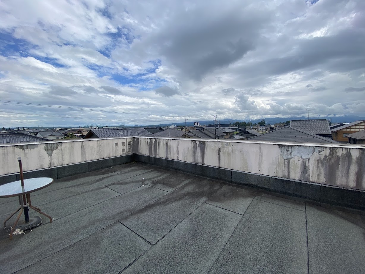 2000s concrete house, 8-min walk to station, Toyama