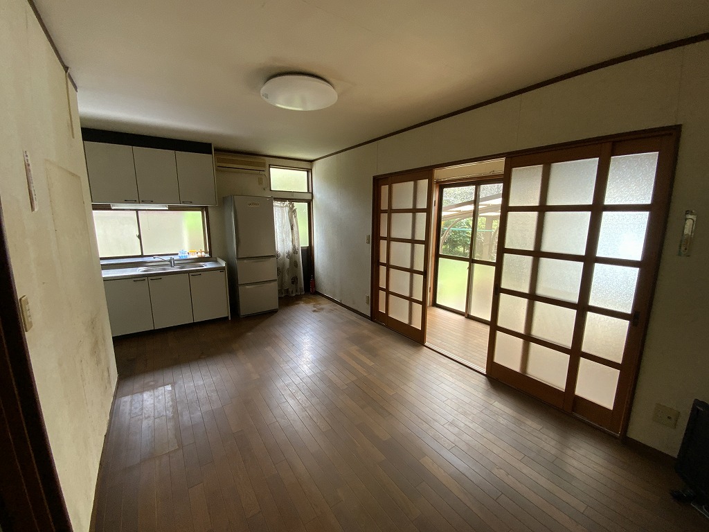 1980s wood house on a large plot in Yamaguchi