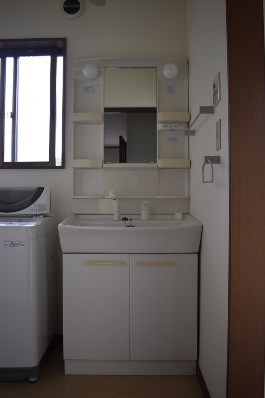 1980s wood house on a large plot in Tottori