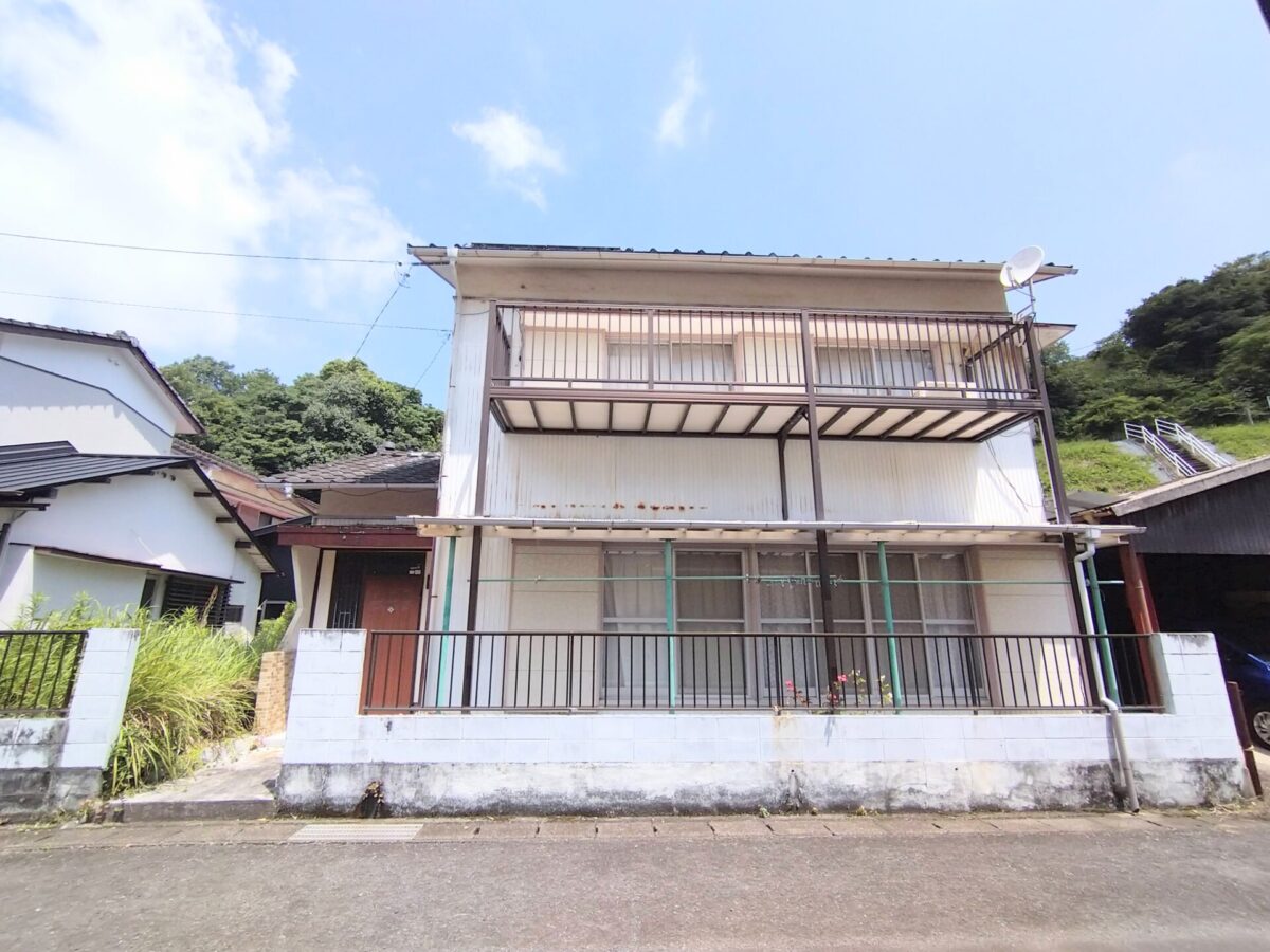 1970s wood house, 13-min walk to station, Miyazaki
