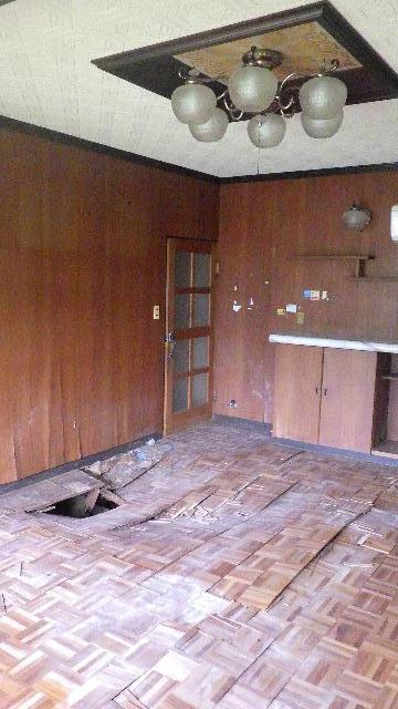 1960s wood house, 13-min walk to station, Nagasaki