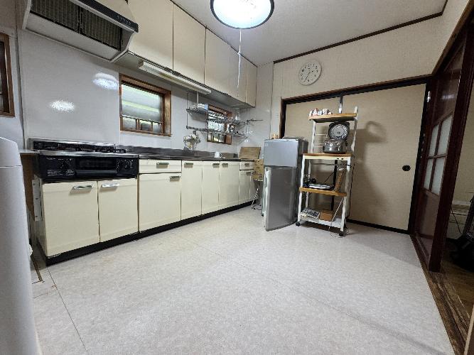 1950s wood house on a large plot in Tokamachi, Niigata
