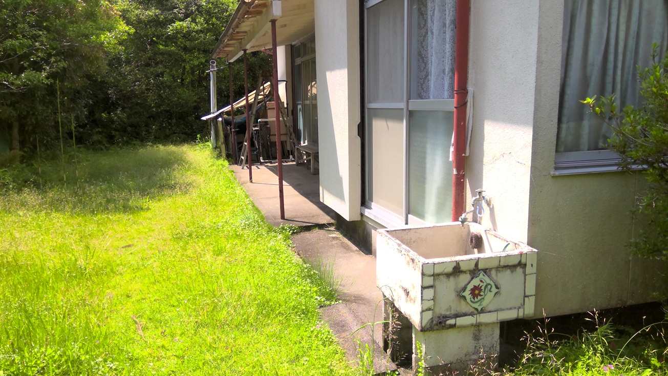 1970s wood house on a large plot in Koyama, Kimotsuki