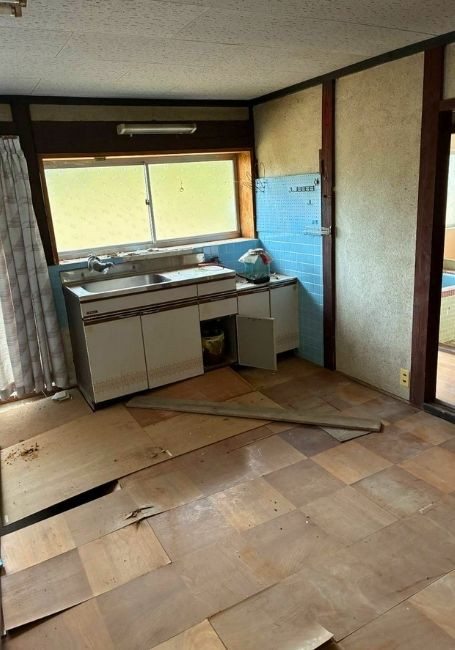 Wood house on a large plot in Hiroshima