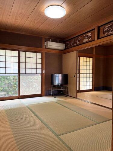 1970s wood house, 5-min walk to station, Kagawa