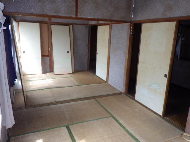 1970s wood house, 12-min walk to station, Nagasaki