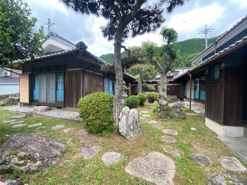 Wood house on a large plot in Hyogo