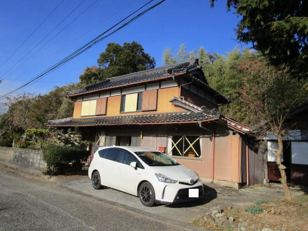 Wood house with outbuildings in Oita