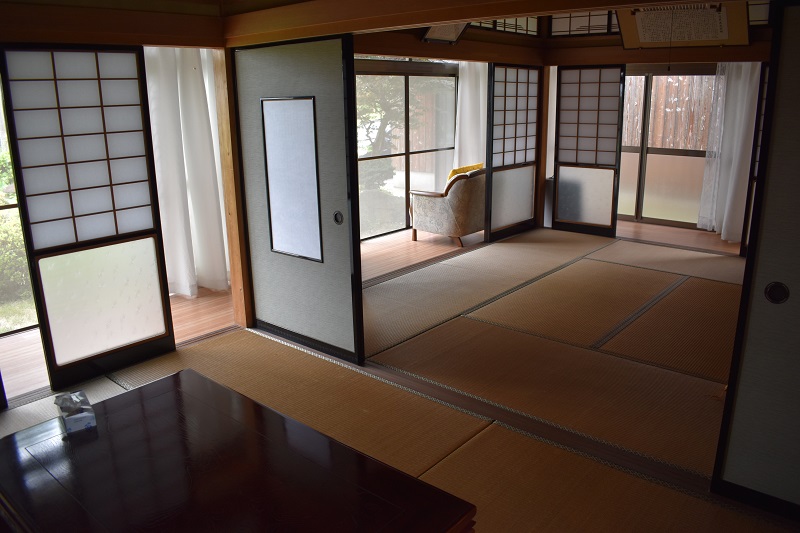 1980s wood house on a large plot in Tottori