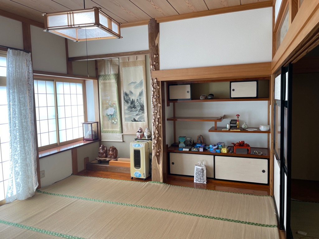 1990s wood house in Akita