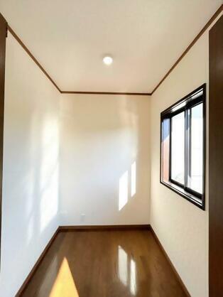1990s wood house, 7-min walk to station, Kagawa