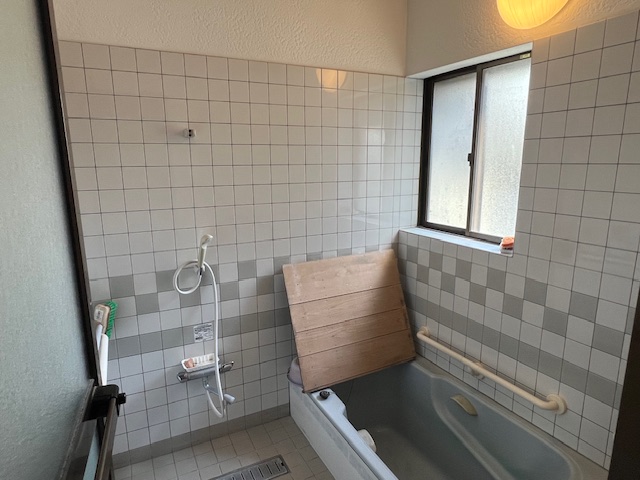 1970s wood house, 10-min walk to station, Tottori