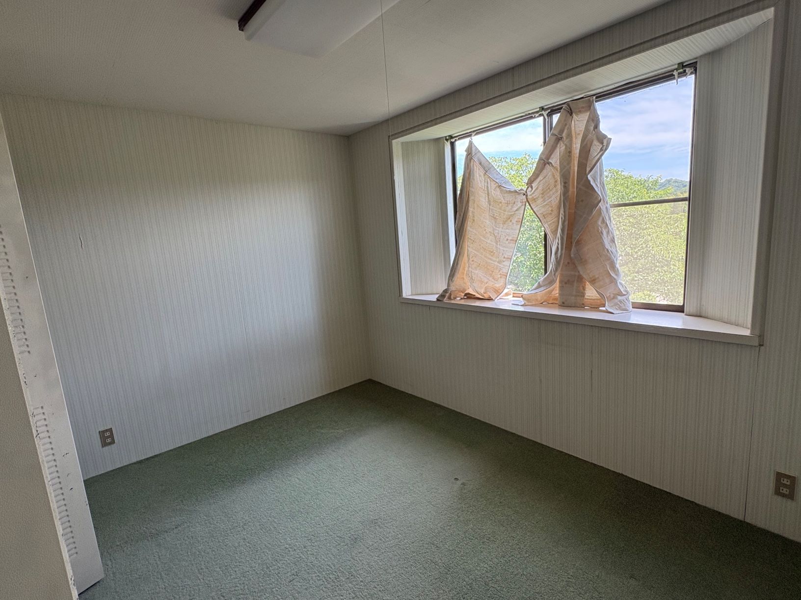 A-136 Elevated location with excellent views and calm atmosphere