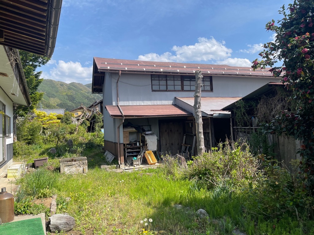 1970s wood house on a large plot in Nagano