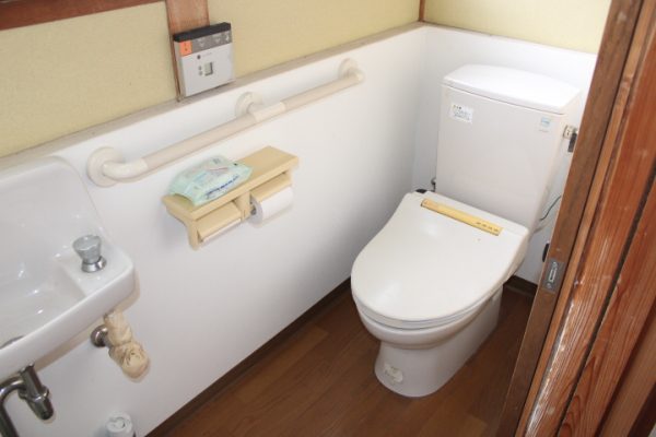 1970s wood house, 17-min walk to station, Shimane