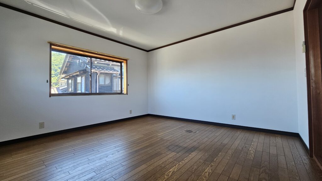 1990s wood house in Tango, Kyotango, farmland, approval needed