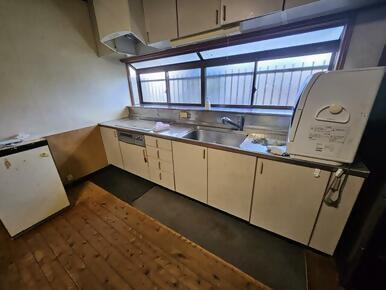 1990s wood house, 7-min walk to station, Kagawa