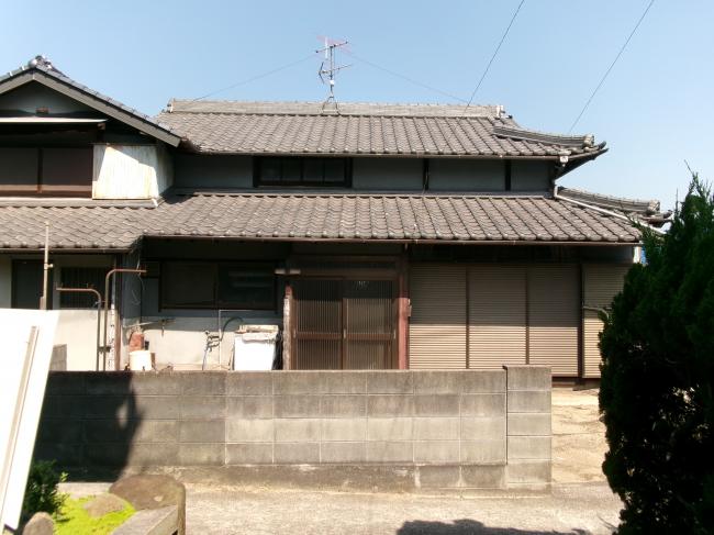 1970s wood house on a large plot in Okayama