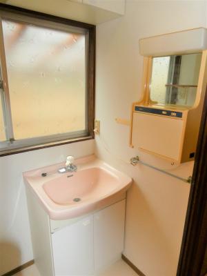 1970s wood house, 17-min walk to station, Shimane