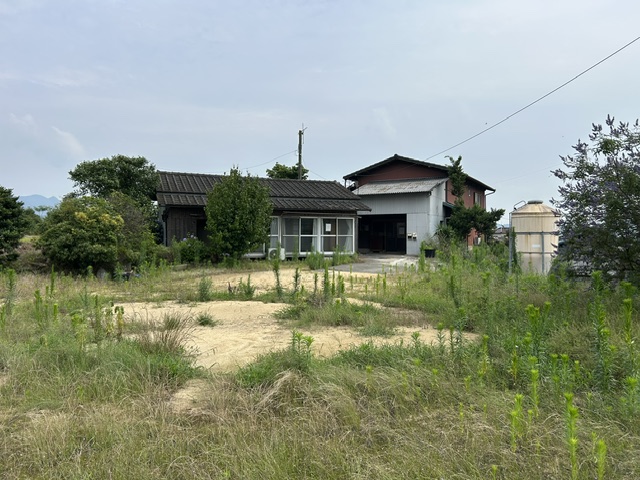 1960s wood house with outbuildings in Kagawa