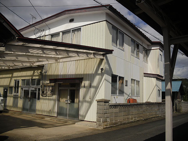 1970s wood house with storehouses in Iwate