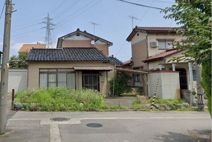 1970s wood house, 13-min walk to station, Toyama