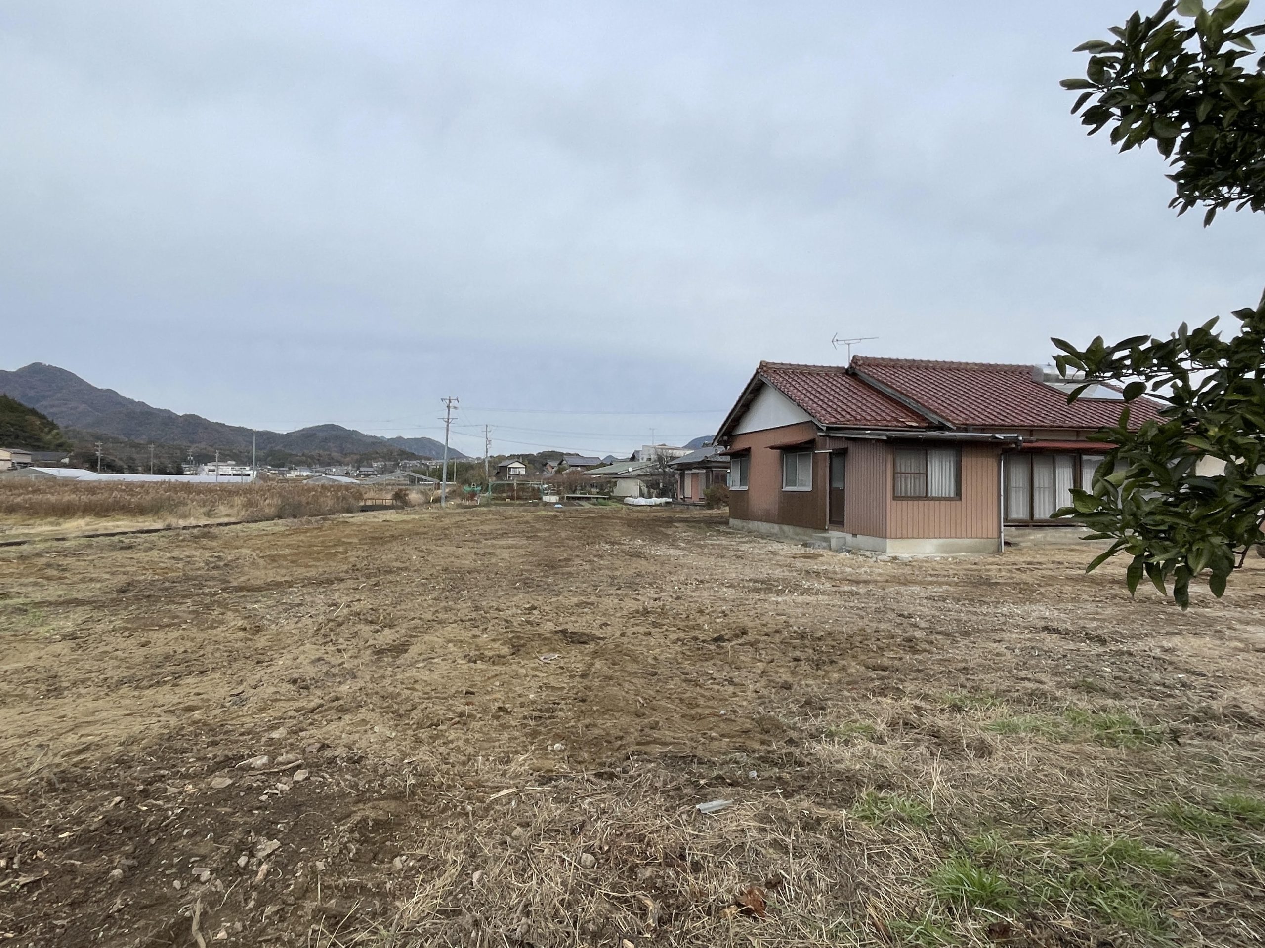 1960s wood house on a large plot in Gifu
