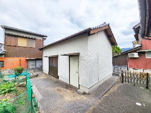 Wood house with storehouses in Yamaguchi