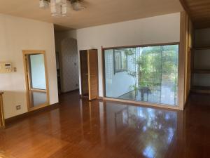 1980s wood house on a large plot in Niigata