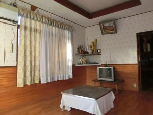 1960s wood house, 13-min walk to station, Kawanishi, Yusui