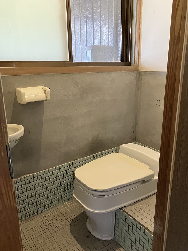 1960s wood house, 11-min walk to station, Tottori