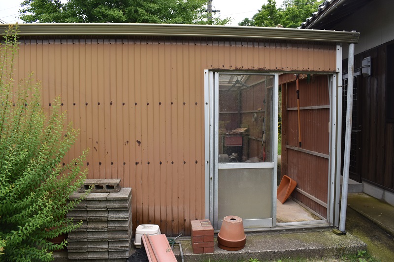 1980s wood house on a large plot in Tottori
