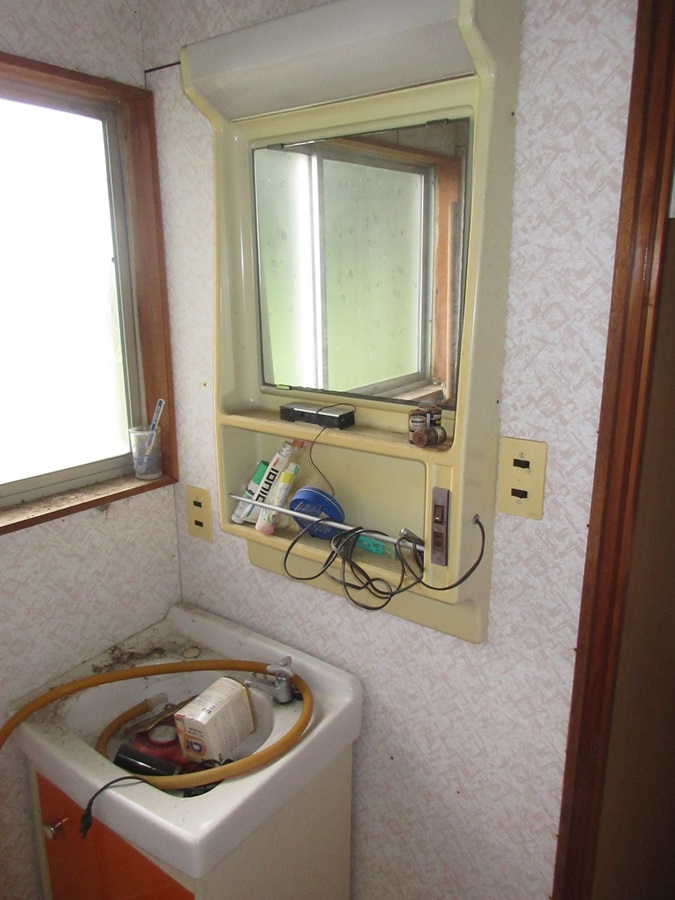 1970s wood house, 12-min walk to station, Iwate