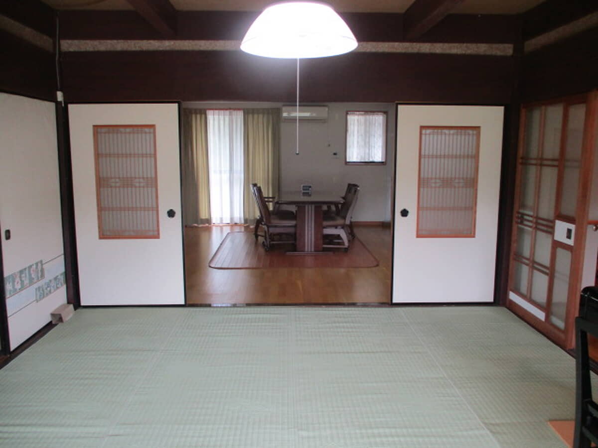 1970s wood house on a large plot in Hiroshima