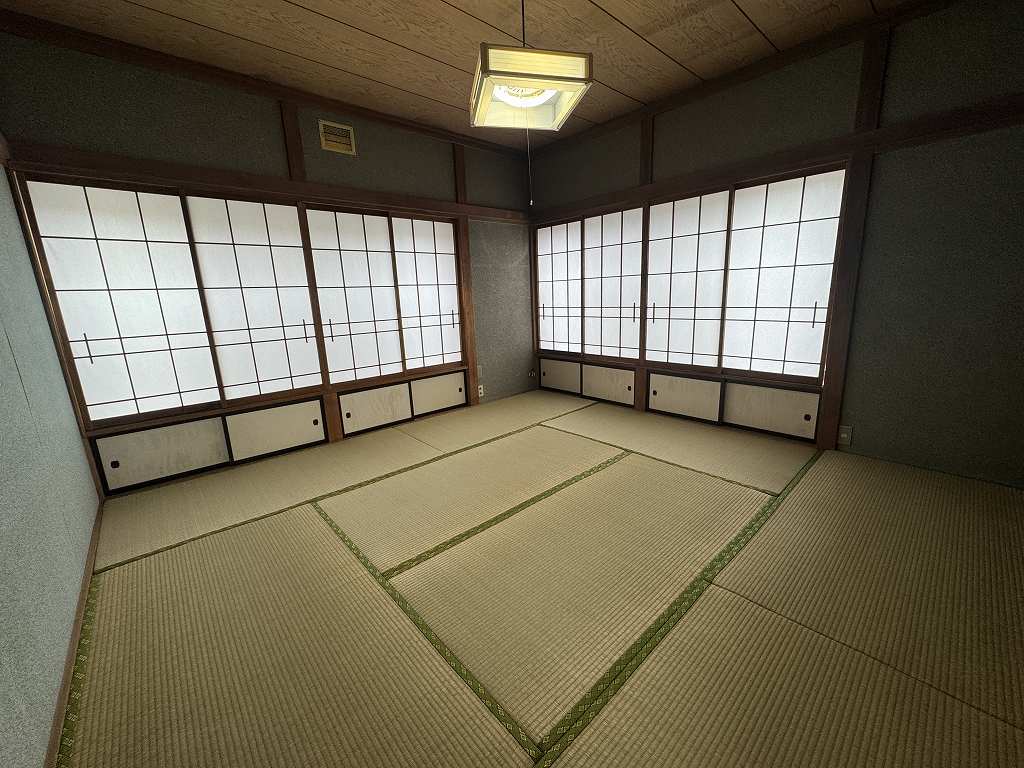 1970s wood house, 11-min walk to station, Nagano