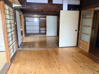 1980s house with outbuildings in Minamisatsuma, Kagoshima