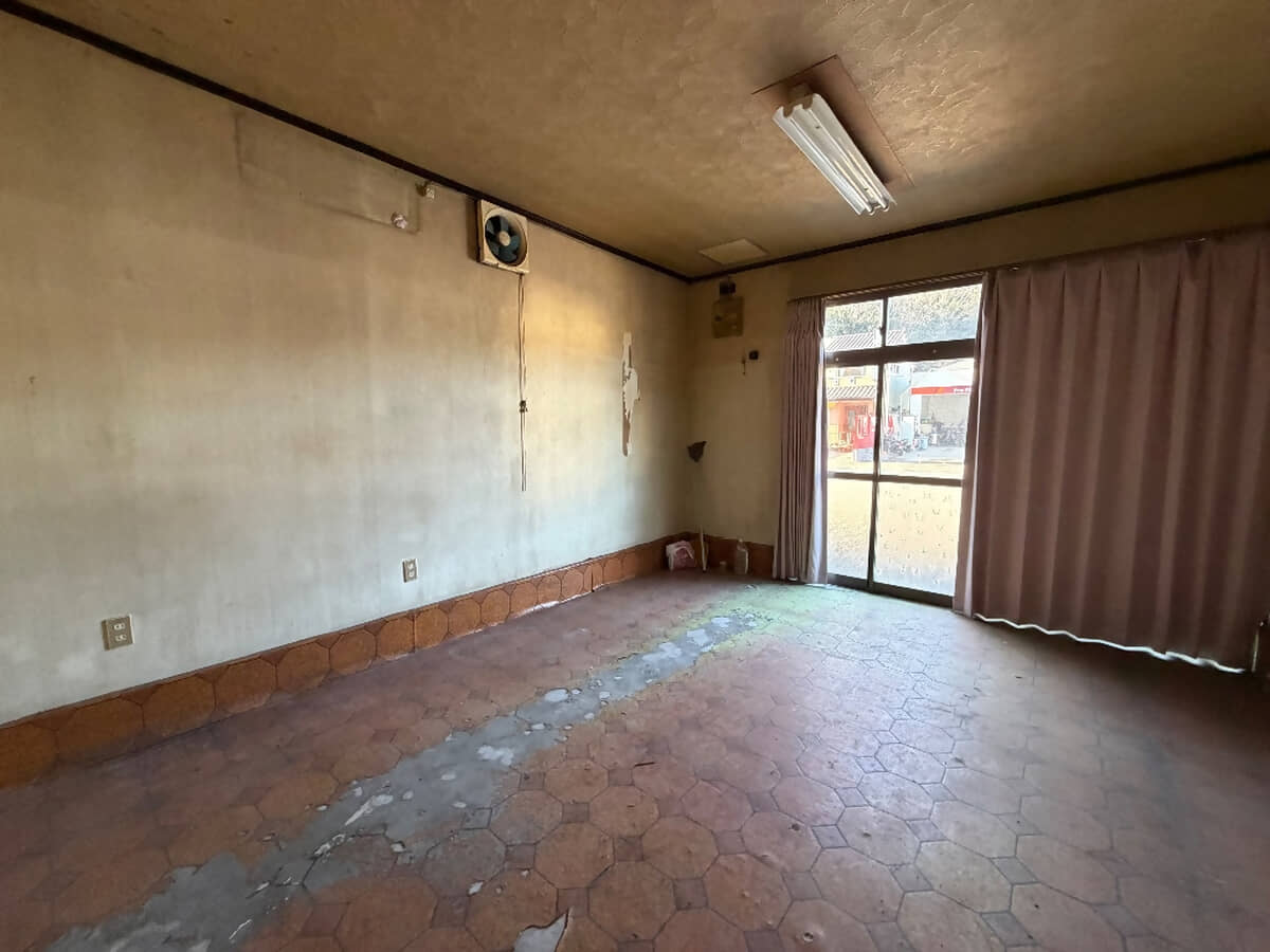 1980s wood house, 13-min walk to station, Hiroshima