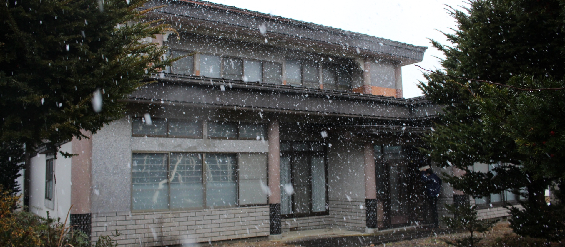 1970s wood house on a large plot in Aomori