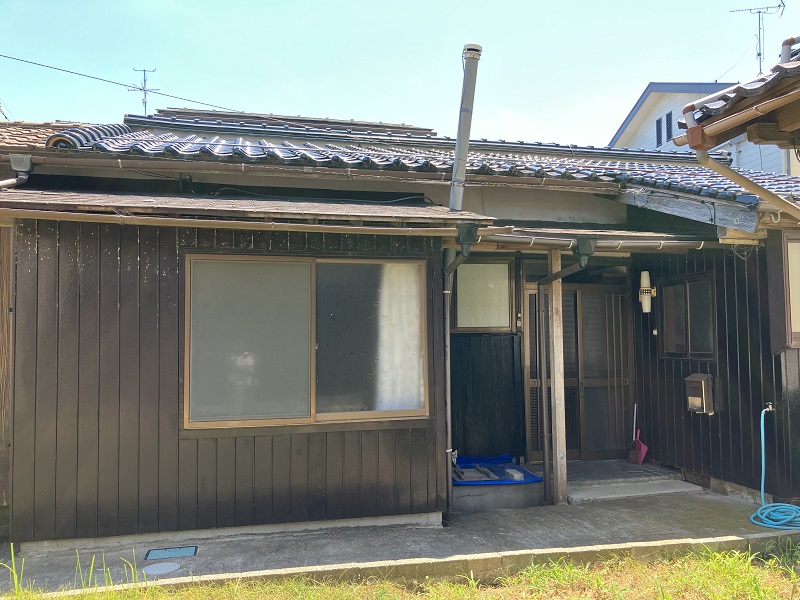 1960s wood house, 11-min walk to station, Tottori