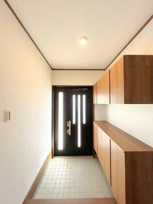 1990s wood house, 7-min walk to station, Kagawa