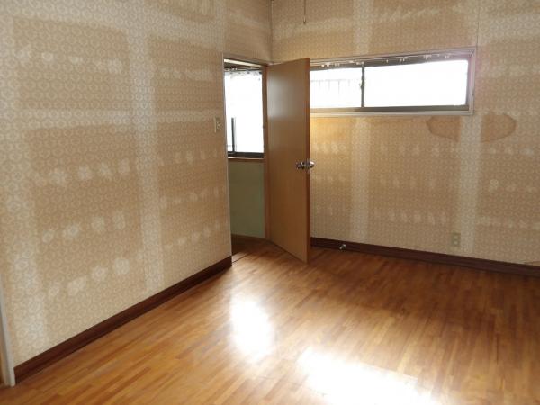 1970s wood house, 6-min walk to station, Ehime